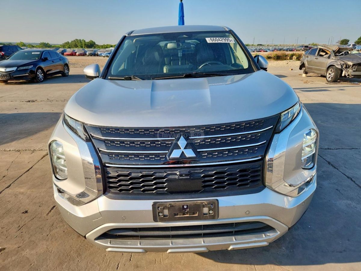 Mitsubishi Outlander - фото 5