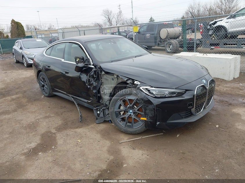 BMW i4 - фото 1