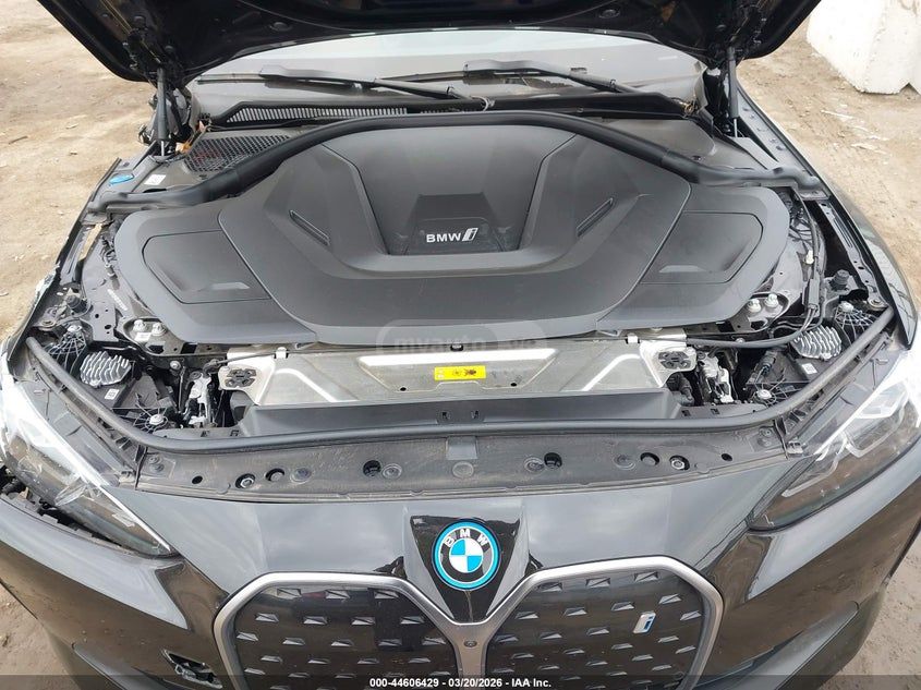 BMW i4 - фото 10