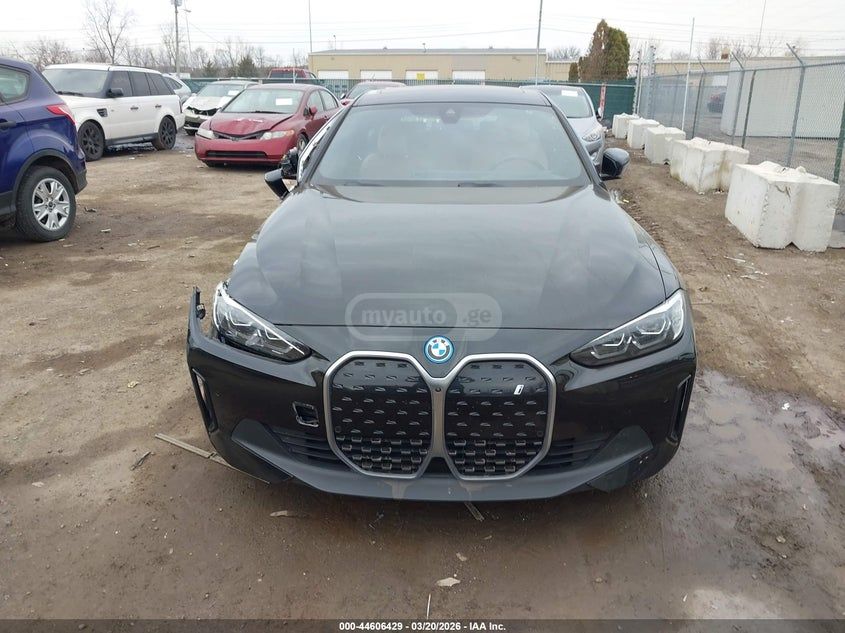 BMW i4 - фото 12