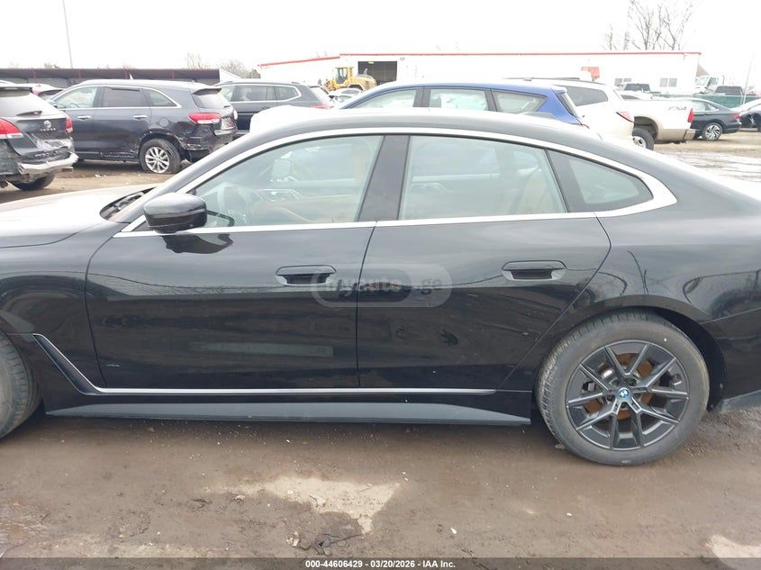 BMW i4 - фото 14