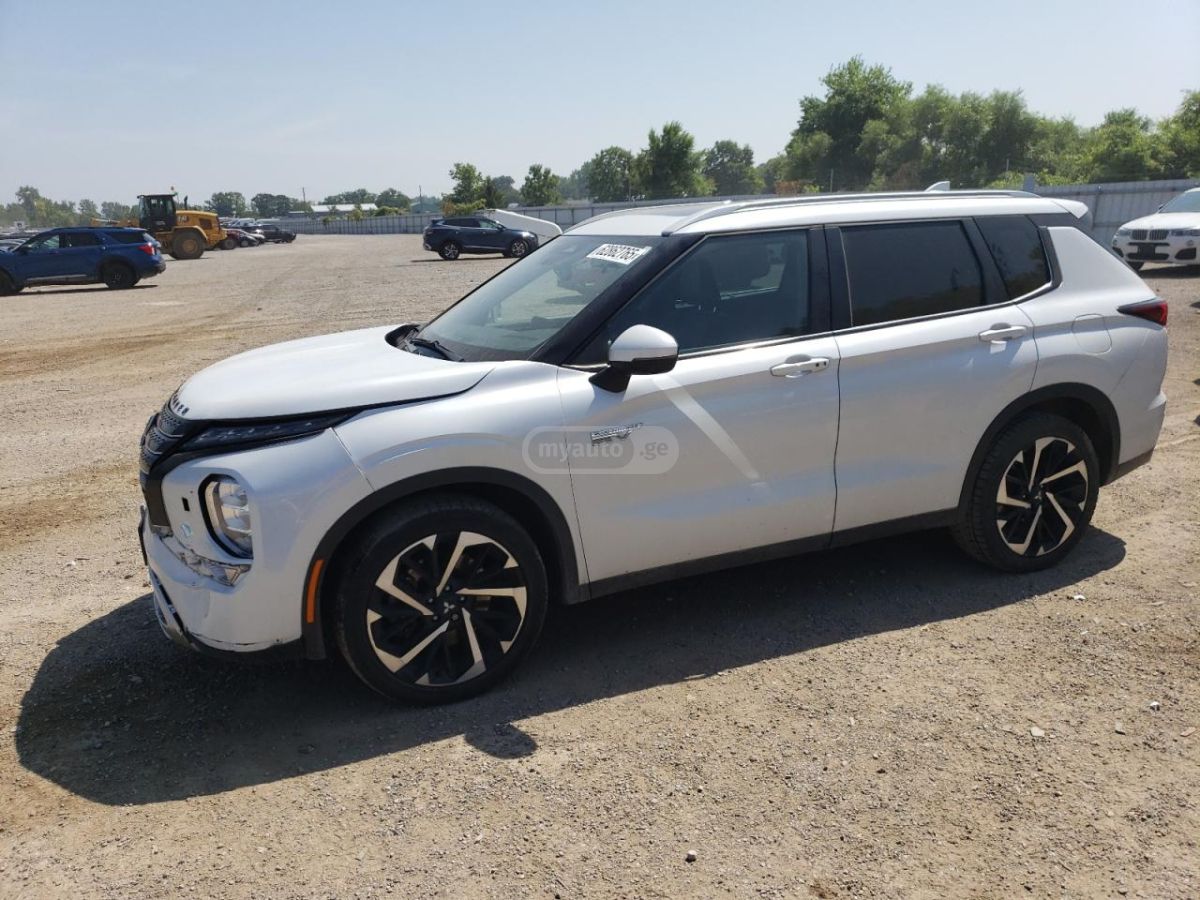 Mitsubishi Outlander - фото 1