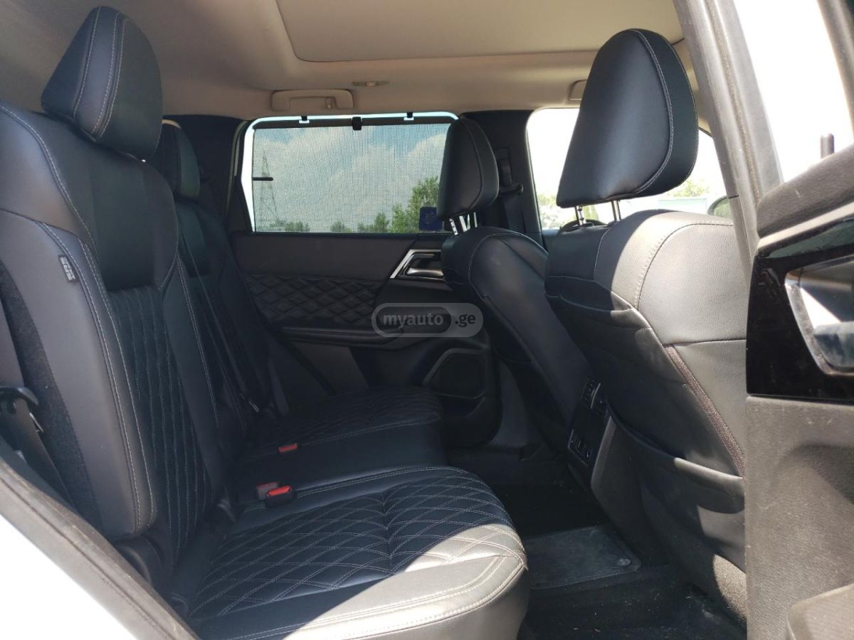 Mitsubishi Outlander - фото 11