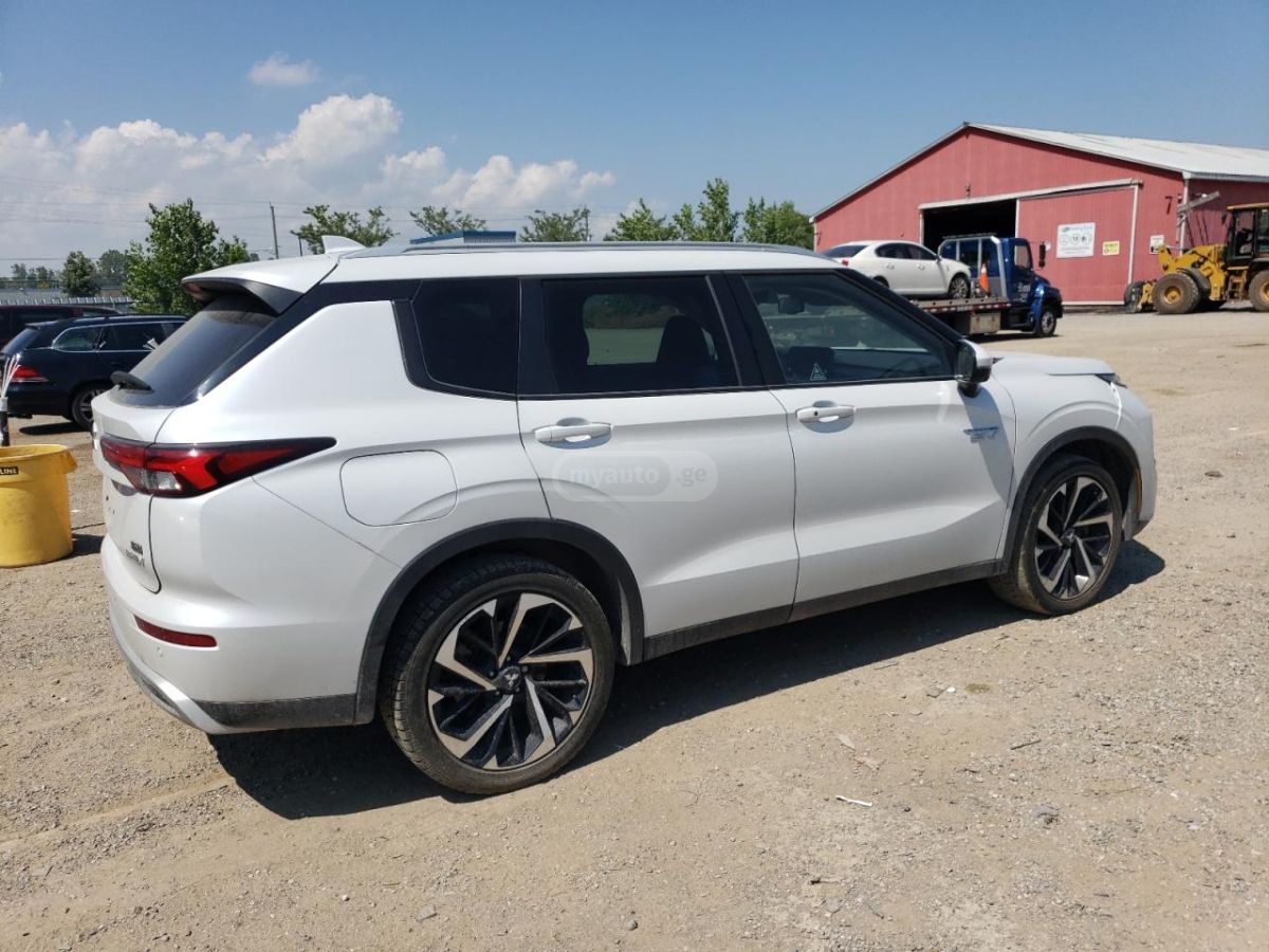 Mitsubishi Outlander - фото 3