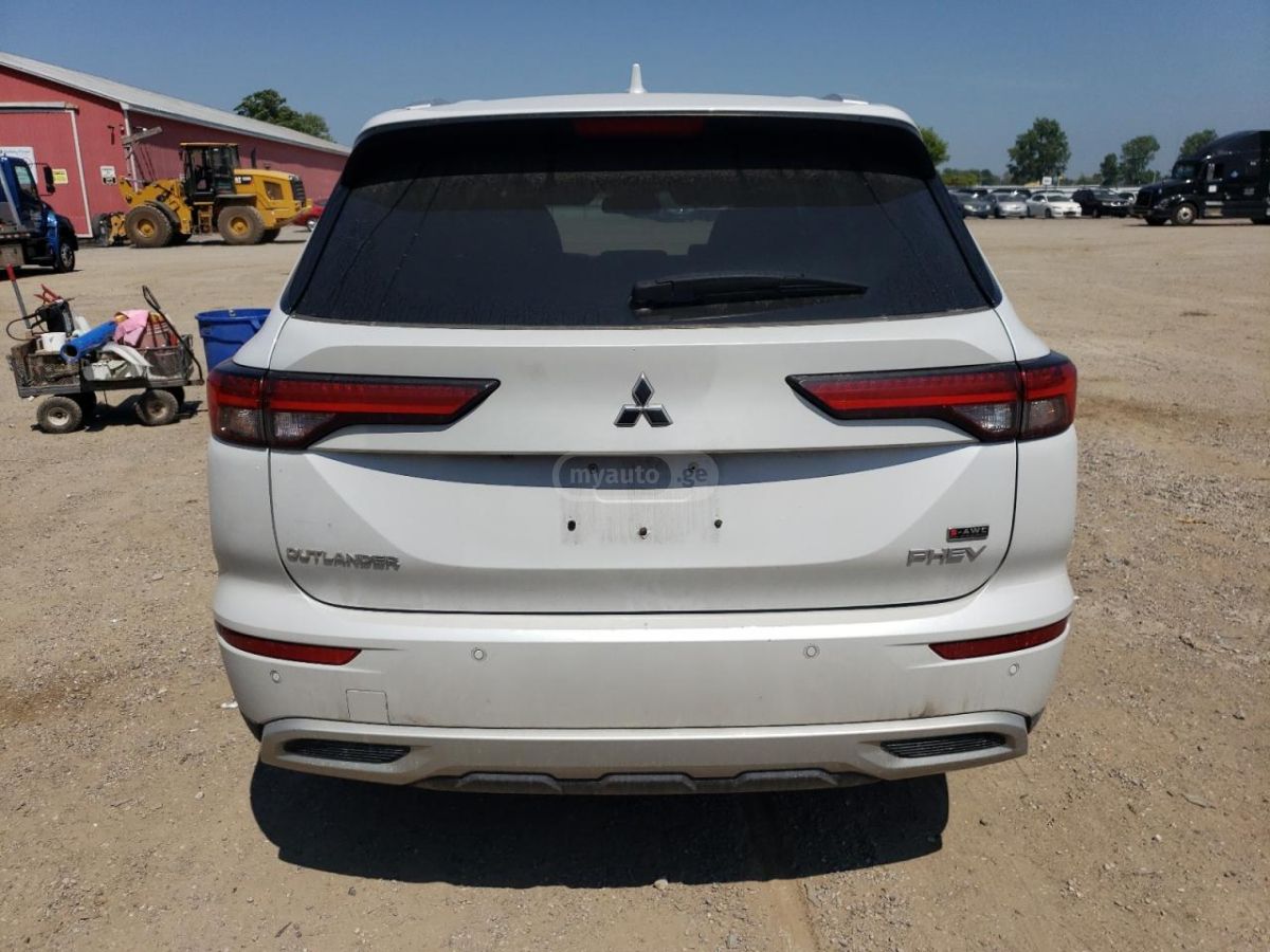 Mitsubishi Outlander - фото 6