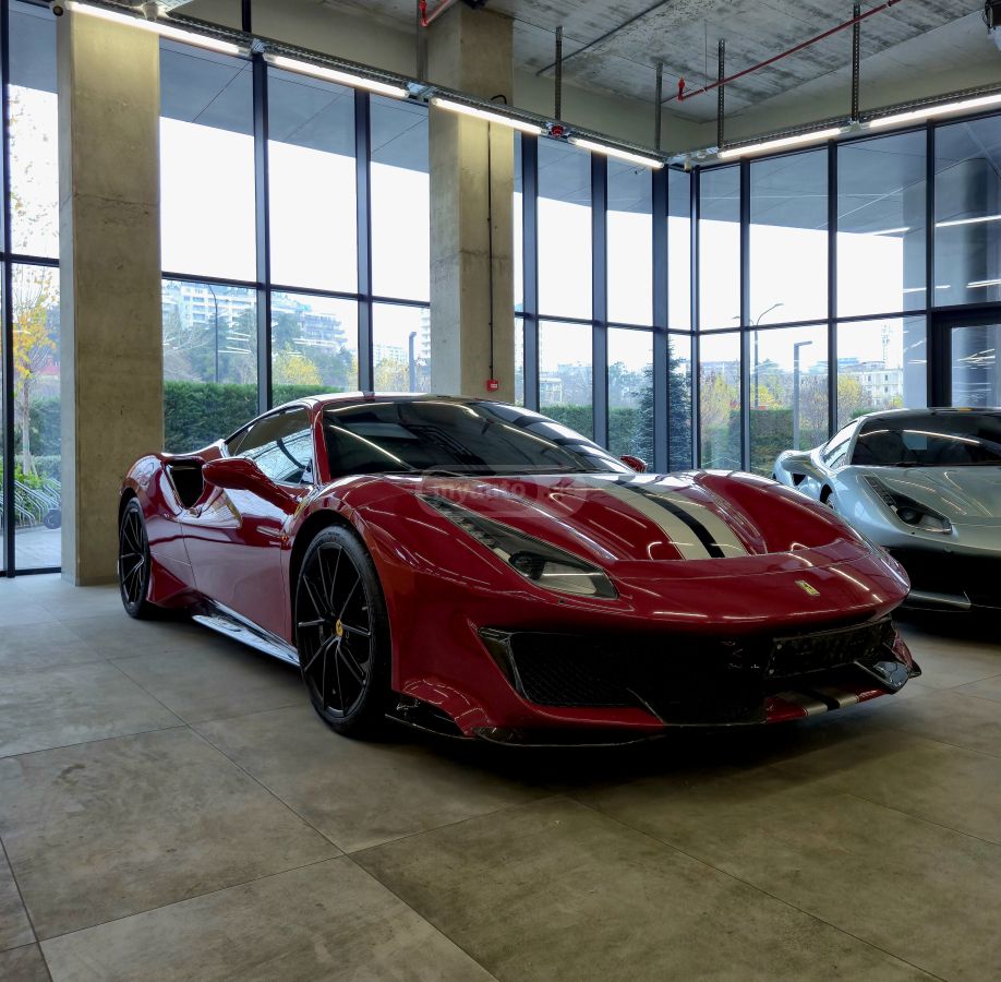 Ferrari 488 Pista - фото 1