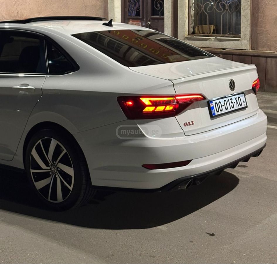 Volkswagen Jetta - фото 2