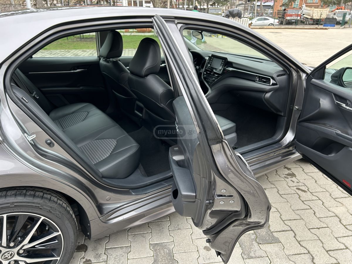 Toyota Camry - фото 6