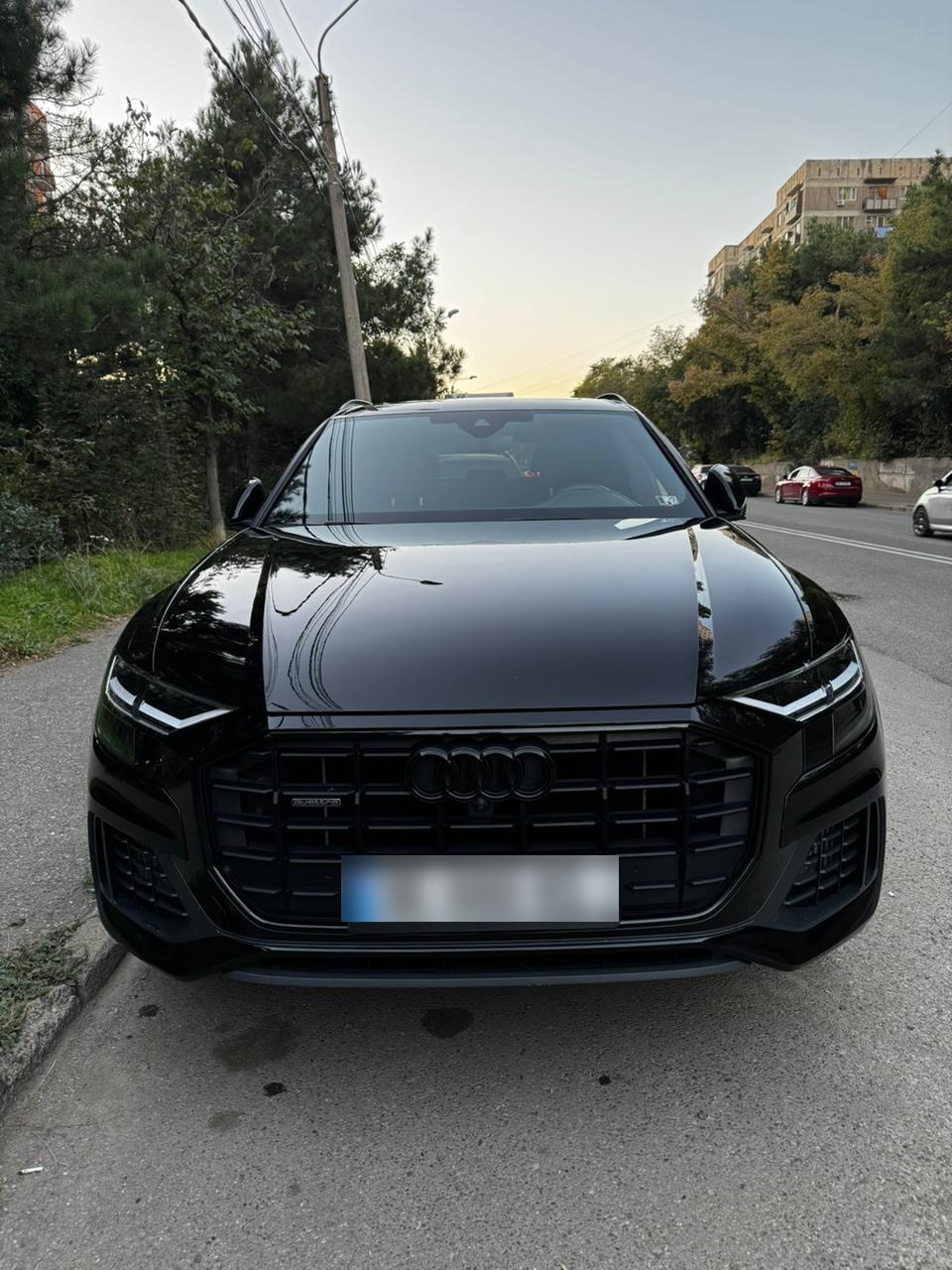 Audi Q8 - фото 1