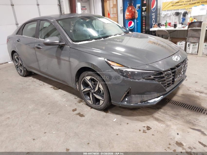 Hyundai Elantra - фото 1