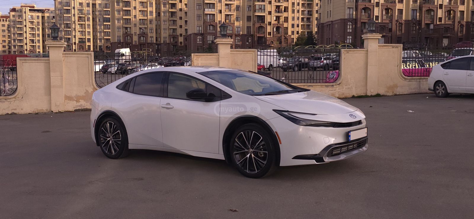 Toyota Prius - фото 1