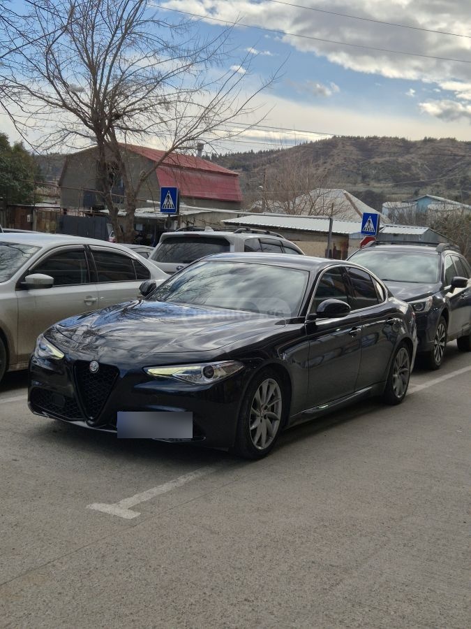 Alfa Romeo Giulia - фото 1