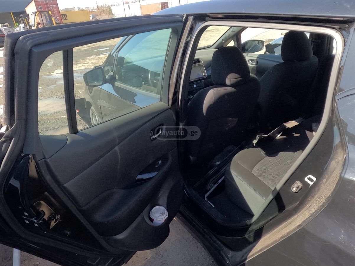 Nissan Leaf - фото 2