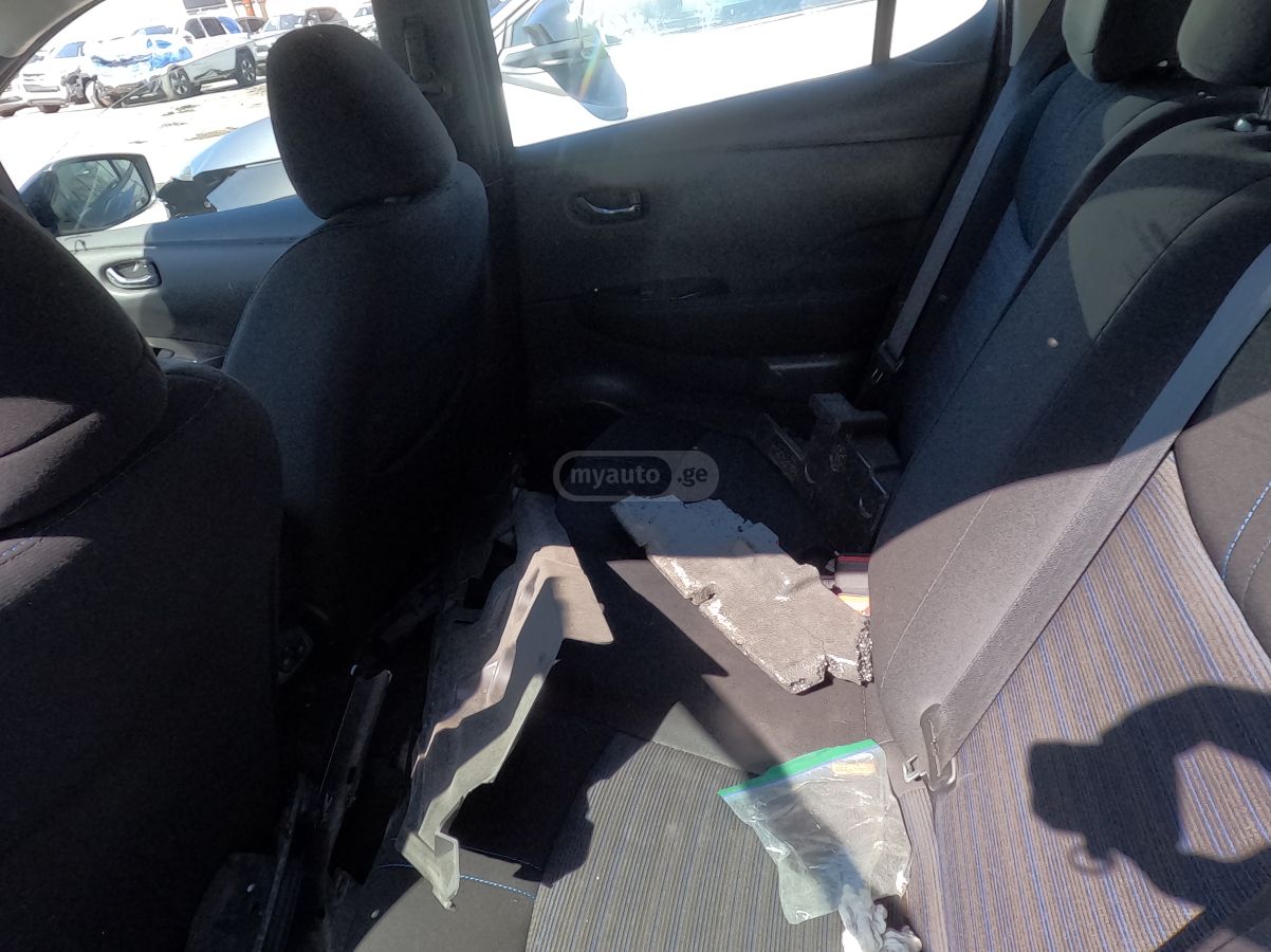 Nissan Leaf - фото 4