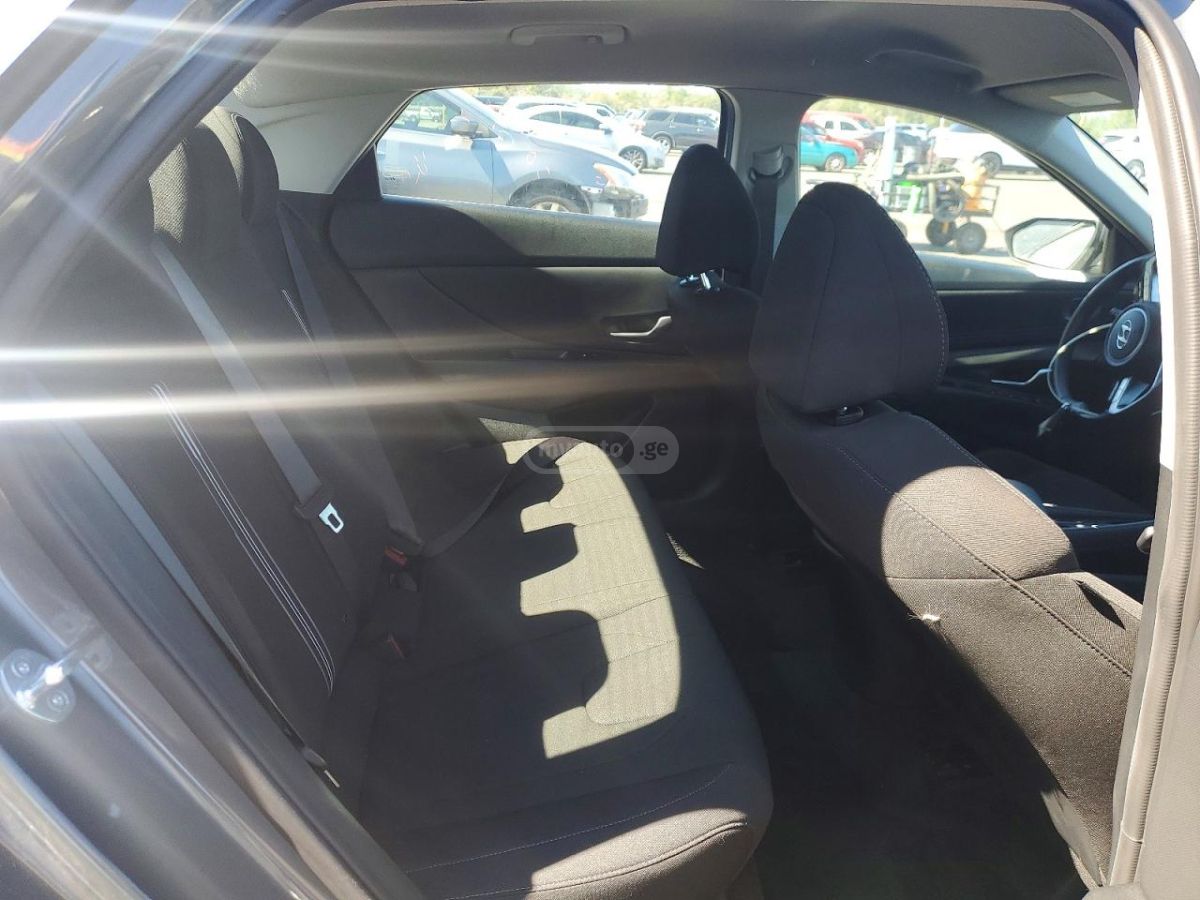 Hyundai Elantra - фото 10