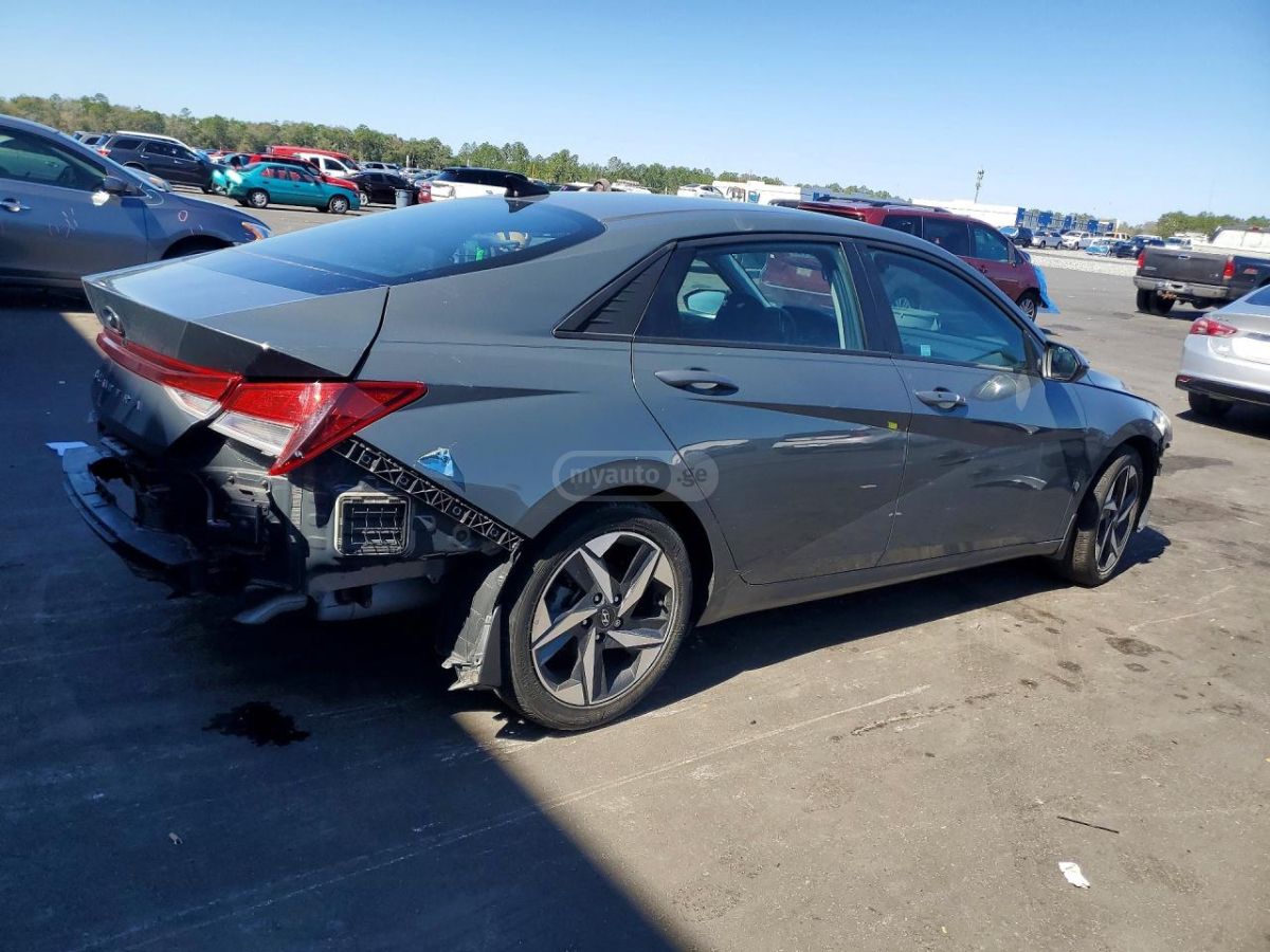 Hyundai Elantra - фото 3