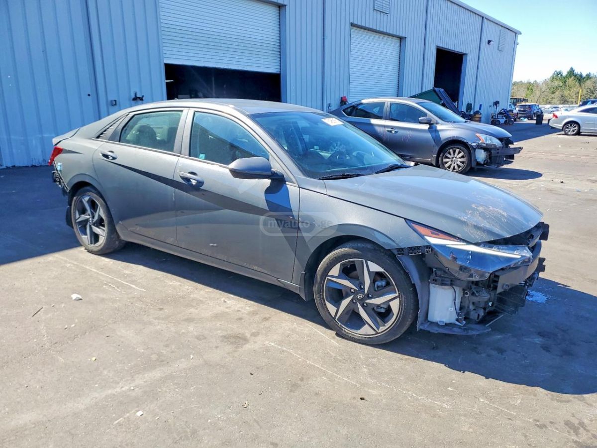 Hyundai Elantra - фото 4