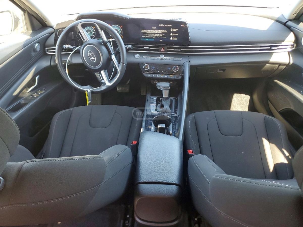 Hyundai Elantra - фото 8