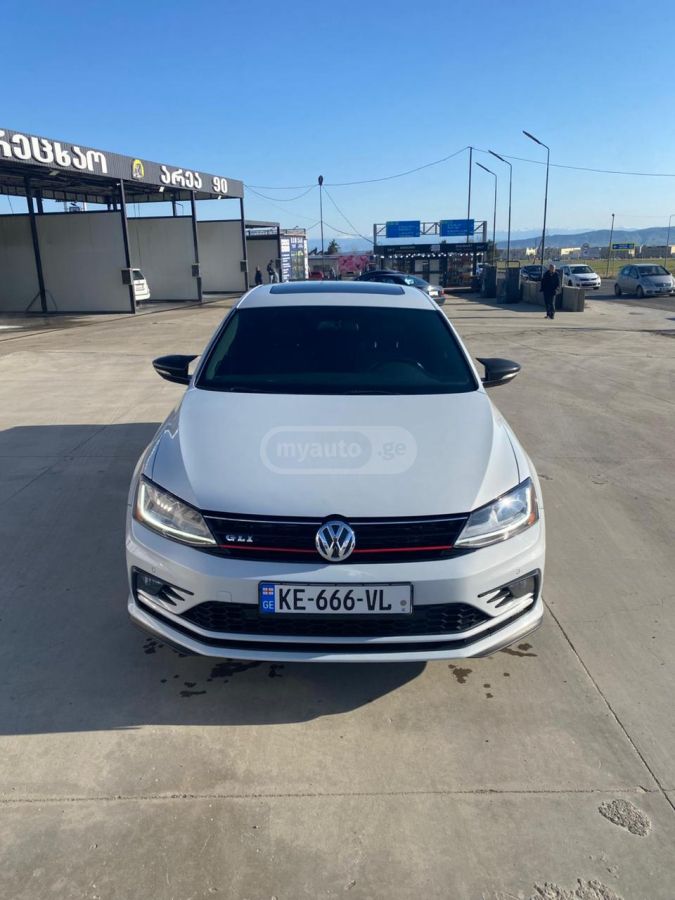 Volkswagen Jetta - фото 2