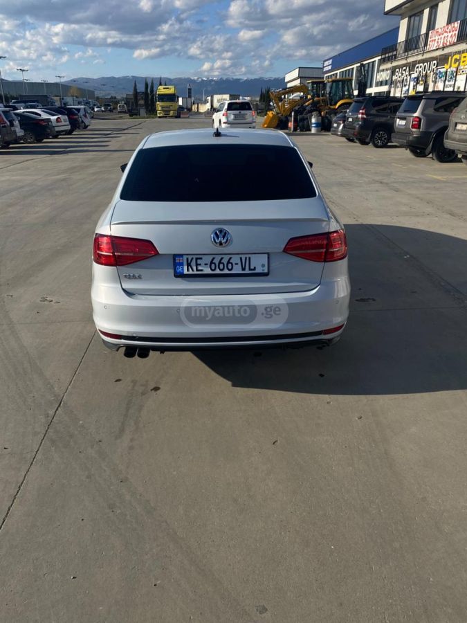 Volkswagen Jetta - фото 6