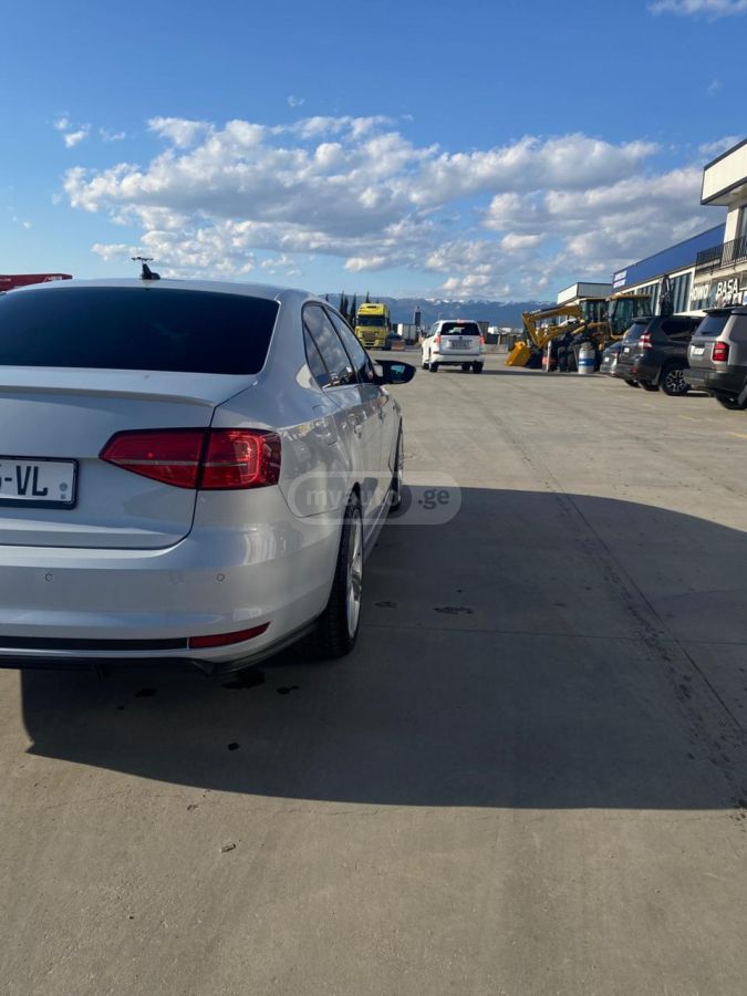 Volkswagen Jetta - фото 7