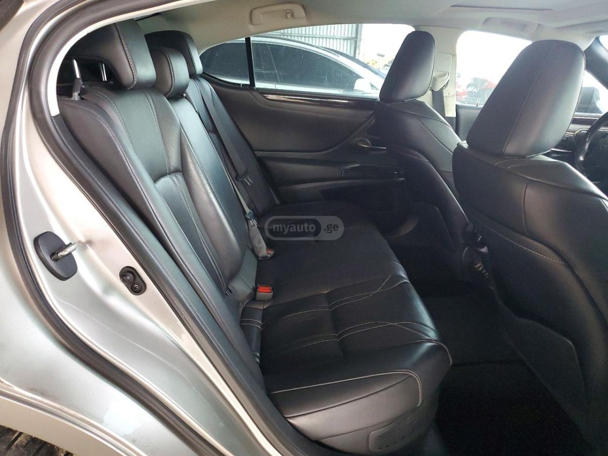 Lexus Luxury 4dr All-wheel Drive Sed — миниатюра 10