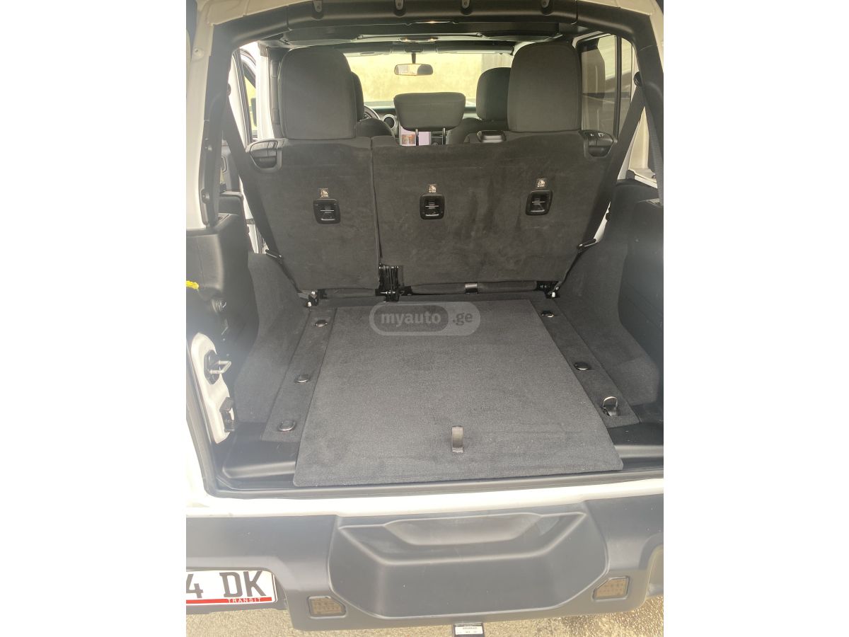 Jeep Wrangler - фото 8