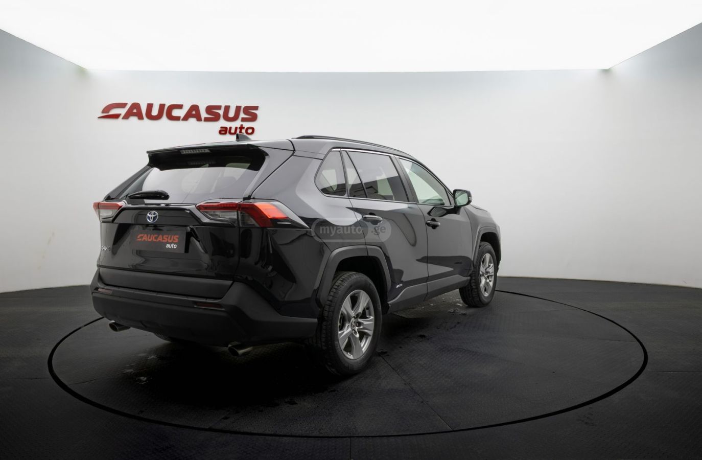 Toyota RAV 4 - фото 3