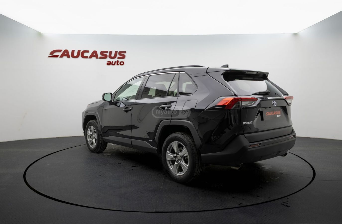 Toyota RAV 4 - фото 4