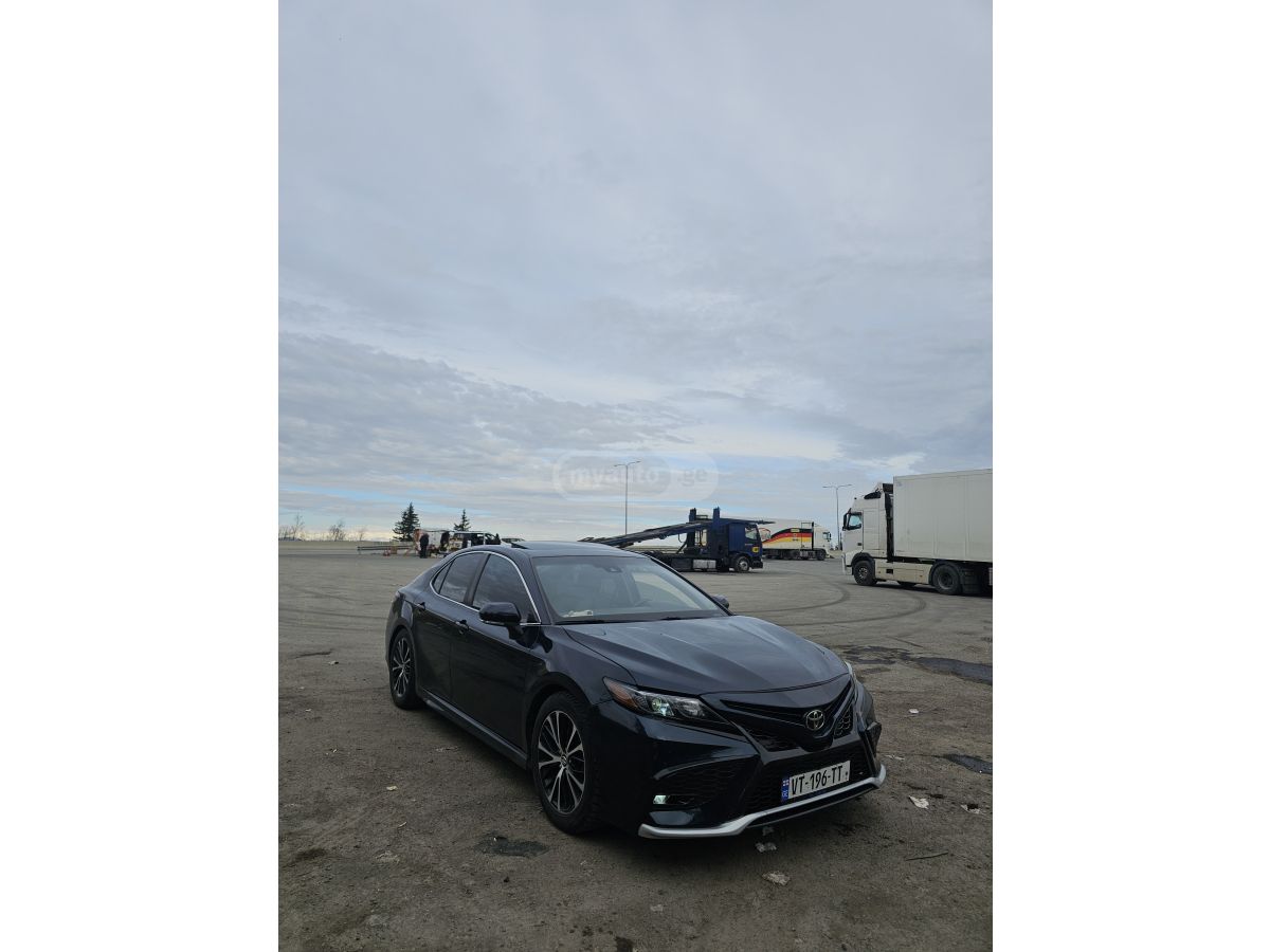 Toyota Camry - фото 2