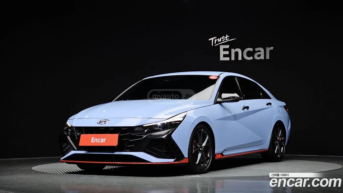 Hyundai Elantra - фото 1