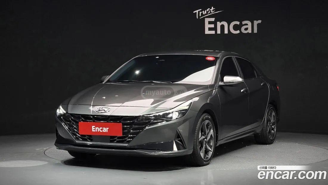 Hyundai Elantra - фото 1