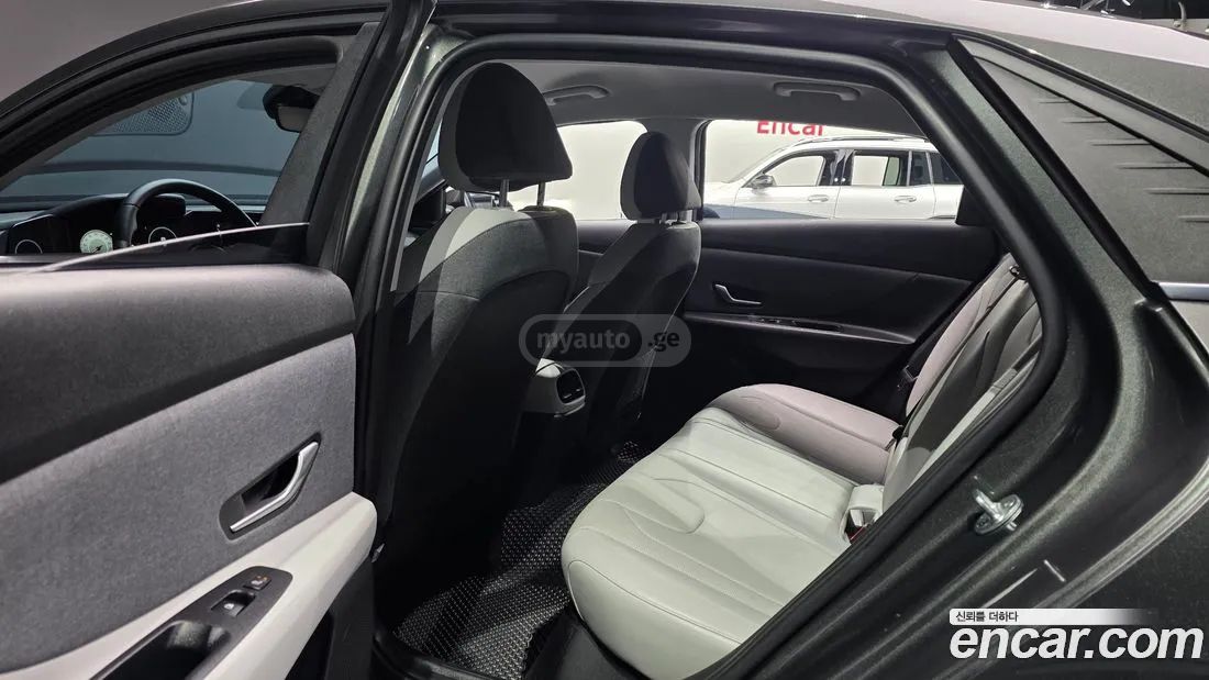 Hyundai Elantra - фото 12