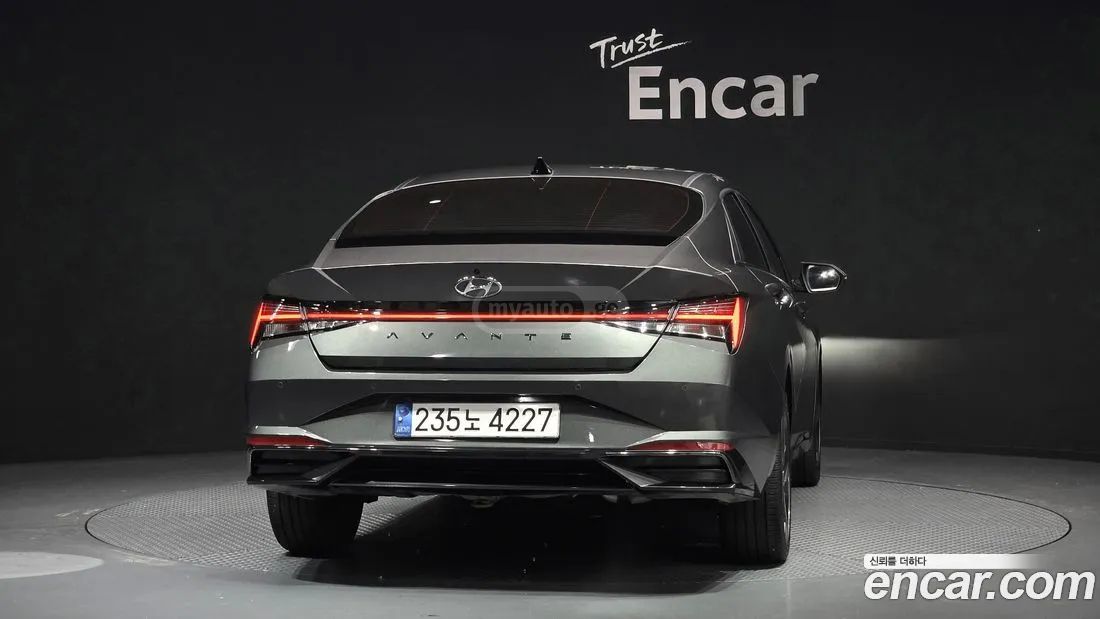 Hyundai Elantra - фото 4