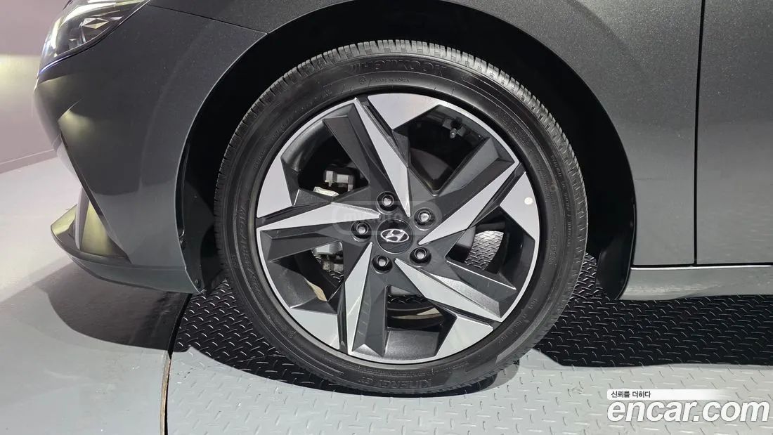 Hyundai Elantra - фото 5