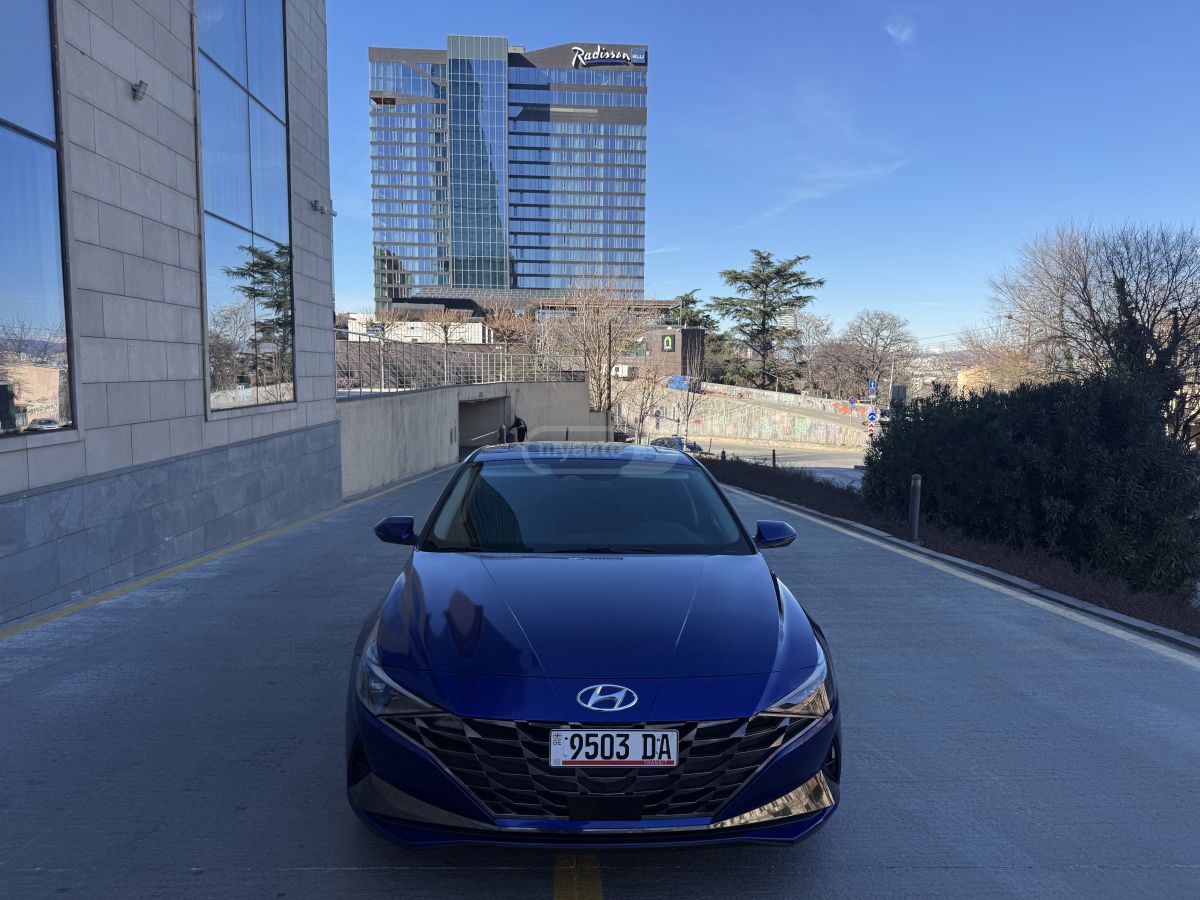 Hyundai Elantra - фото 1