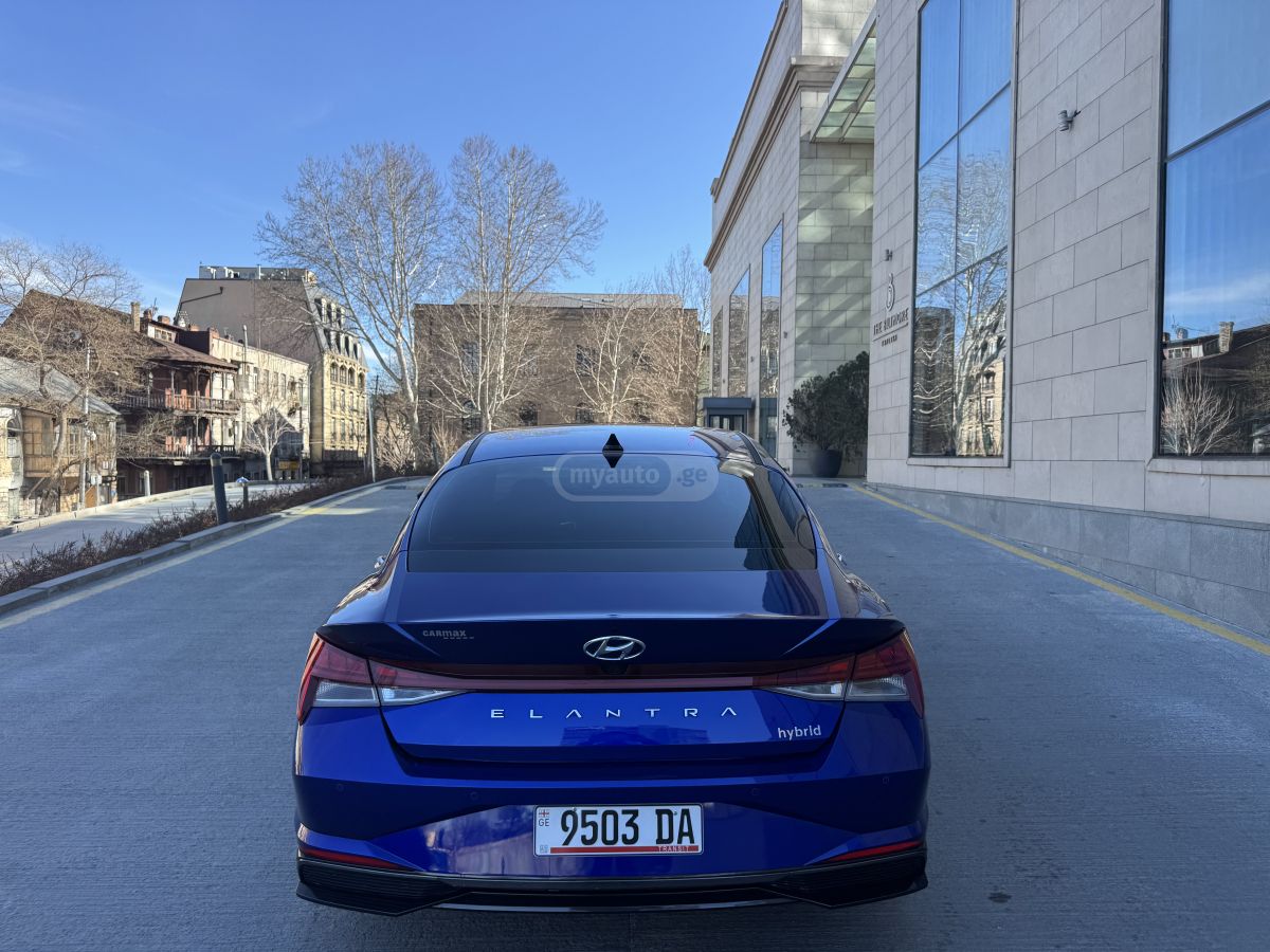 Hyundai Elantra - фото 2