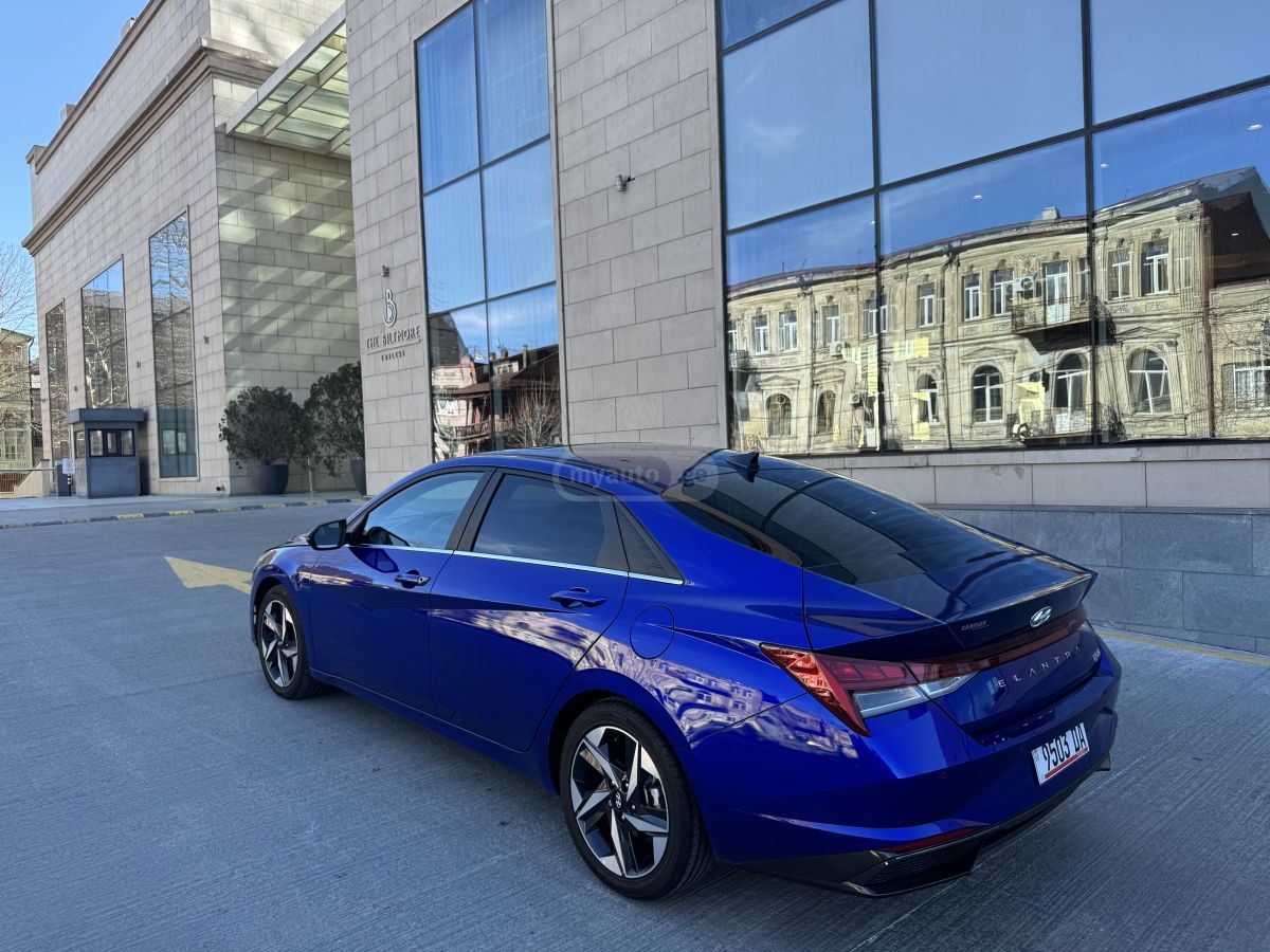 Hyundai Elantra - фото 3