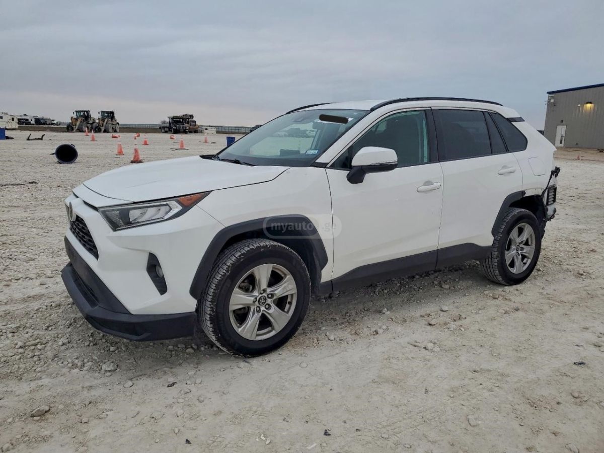 Toyota RAV 4 - фото 1