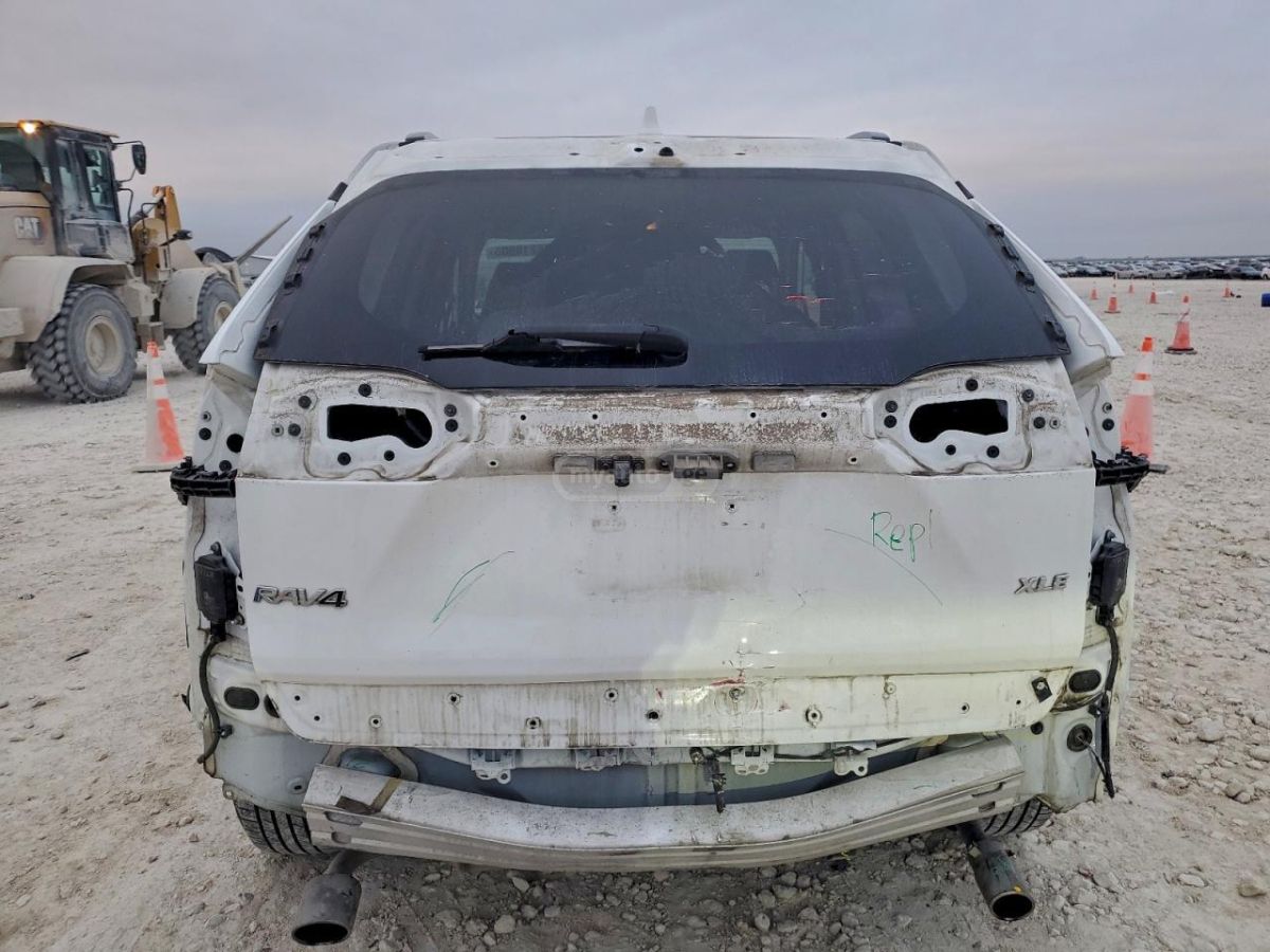 Toyota RAV 4 - фото 6