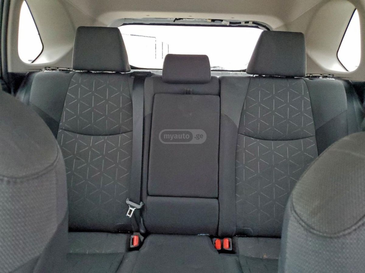 Toyota RAV 4 - фото 8