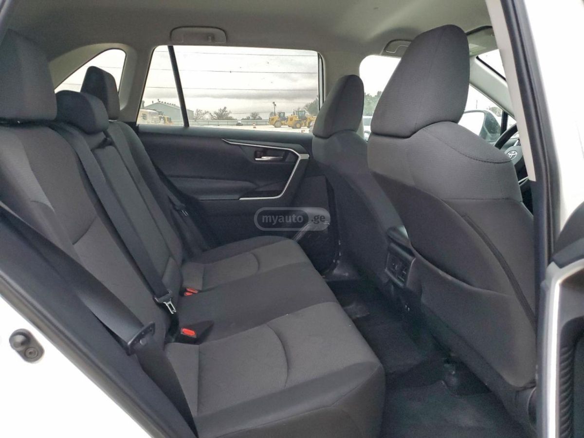 Toyota RAV 4 - фото 9