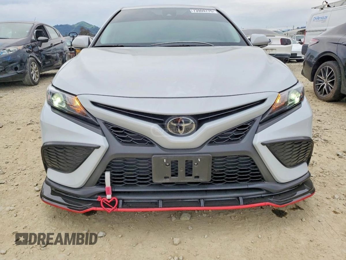 Toyota Camry - фото 2