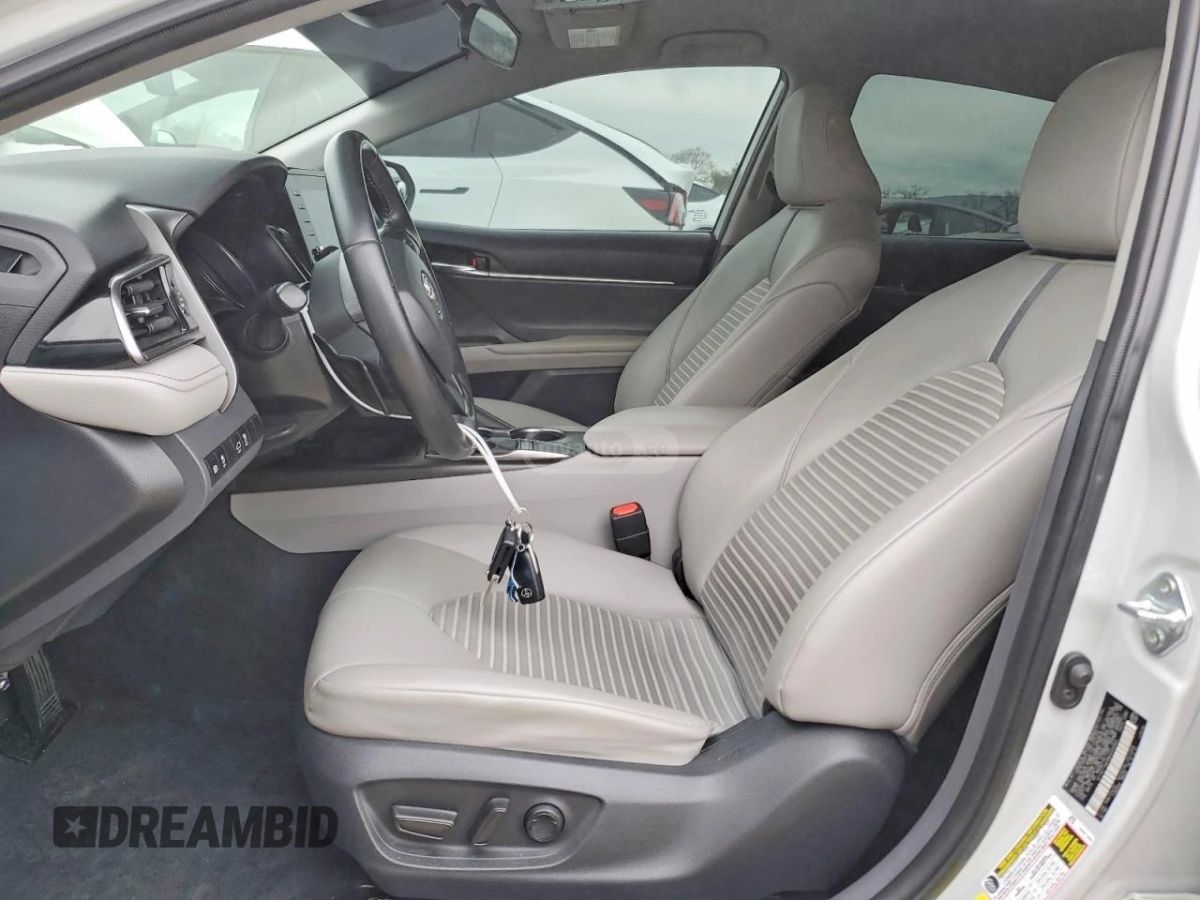 Toyota Camry - фото 4