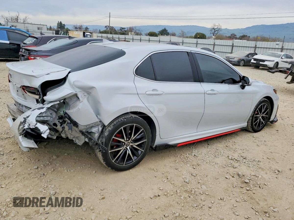 Toyota Camry - фото 5