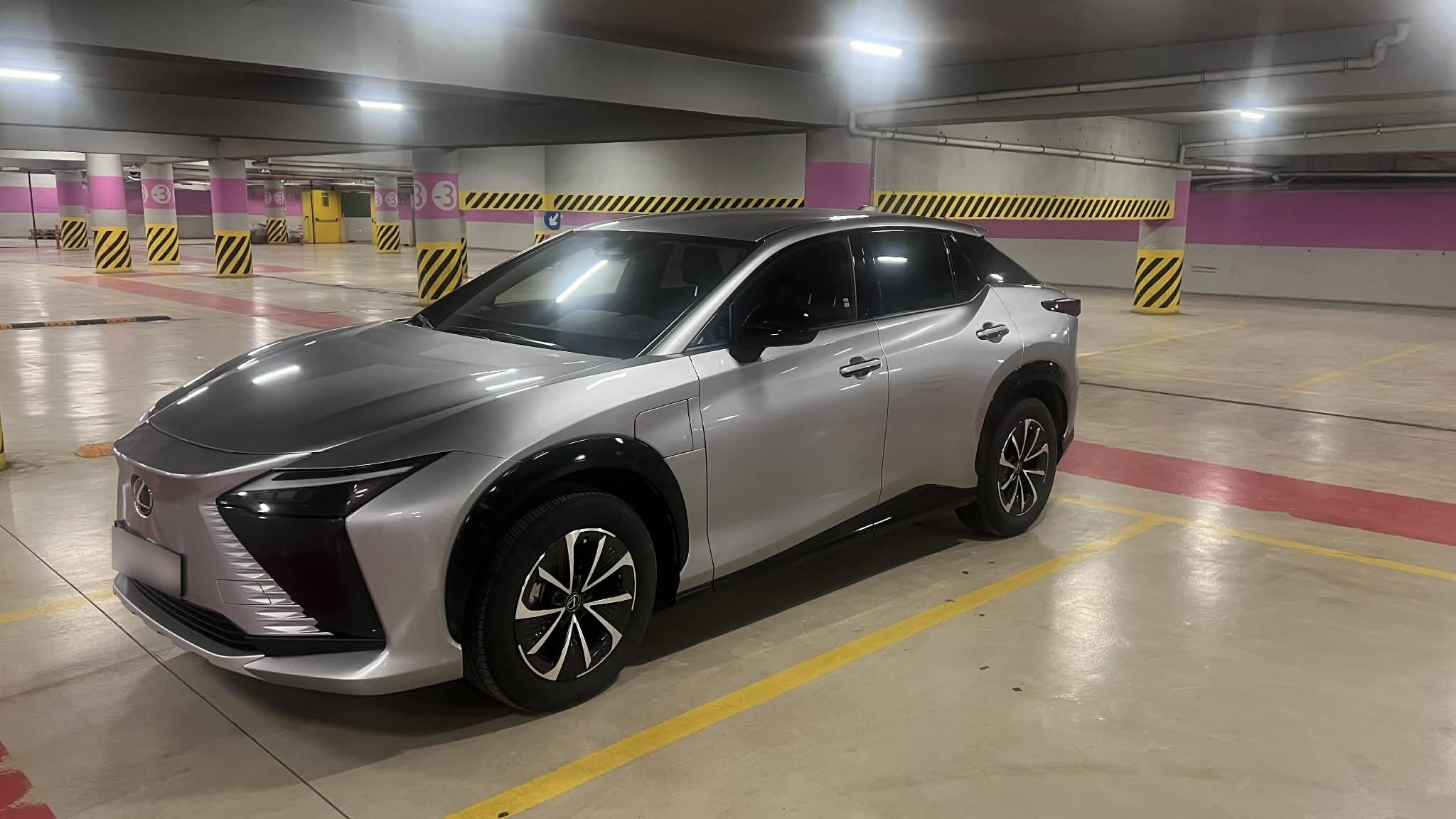 Lexus RZ 450e 2025 — миниатюра 1