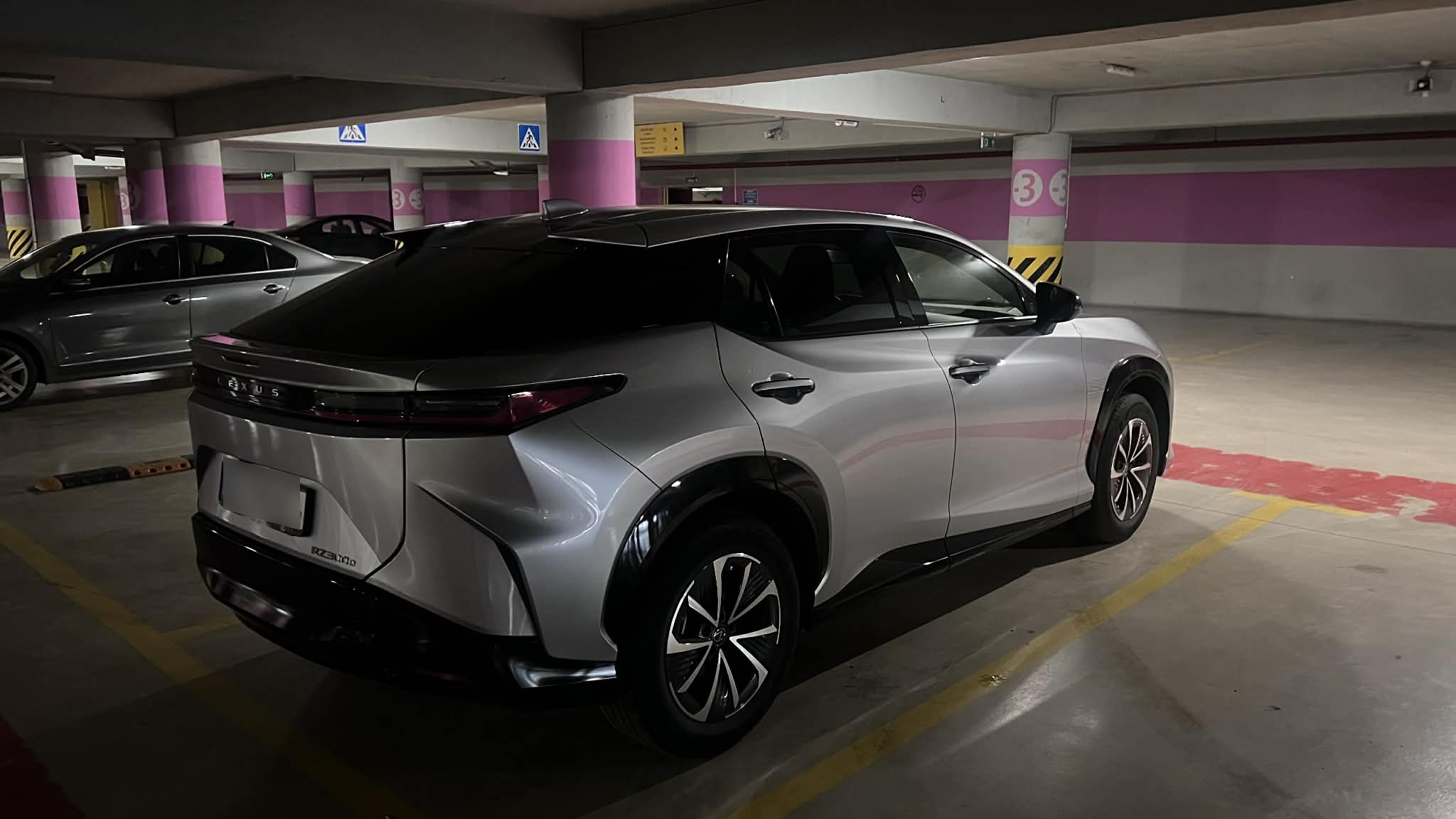 Lexus RZ 450e 2025 — миниатюра 4