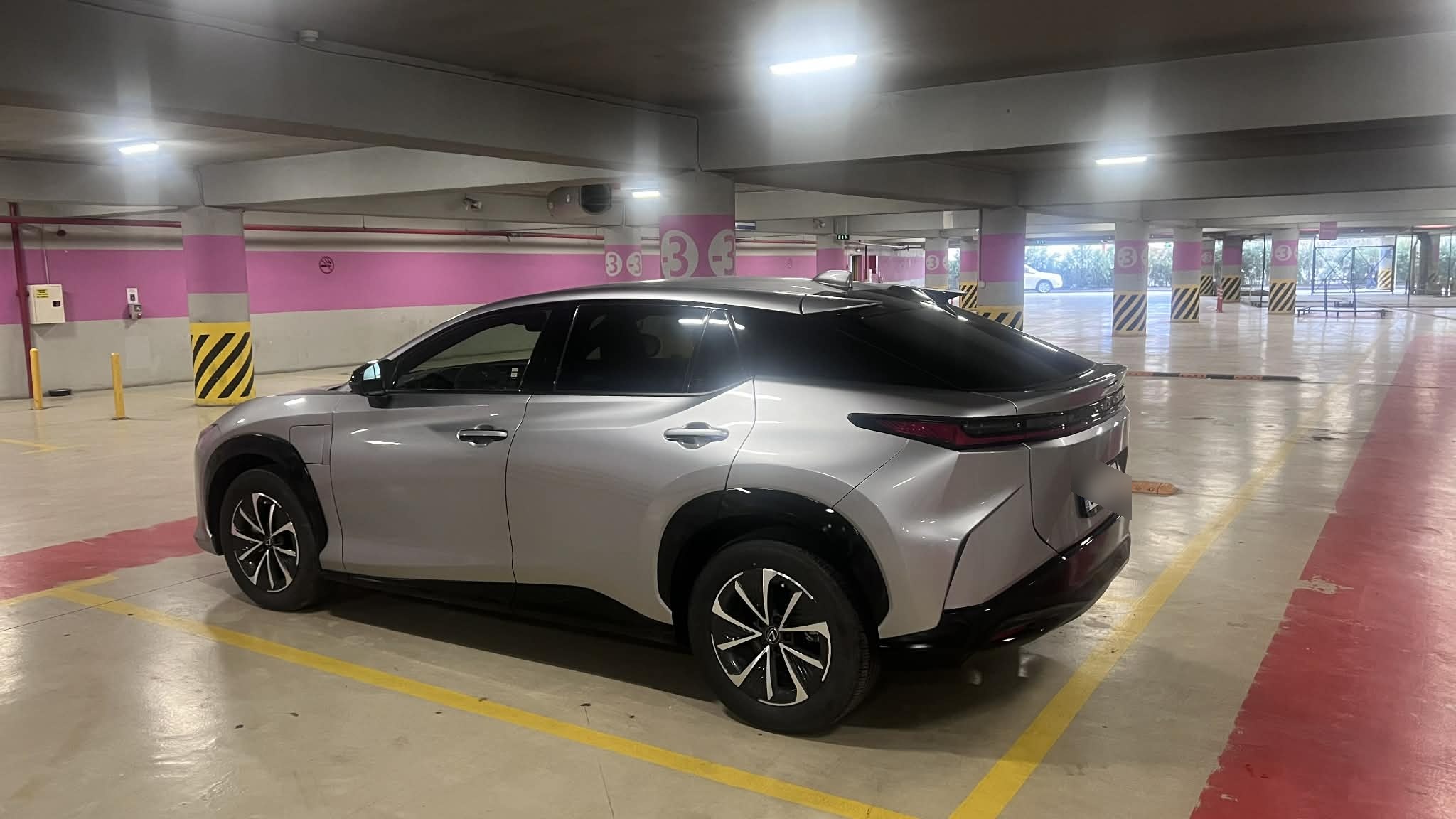 Lexus RZ 450e 2025 — миниатюра 5