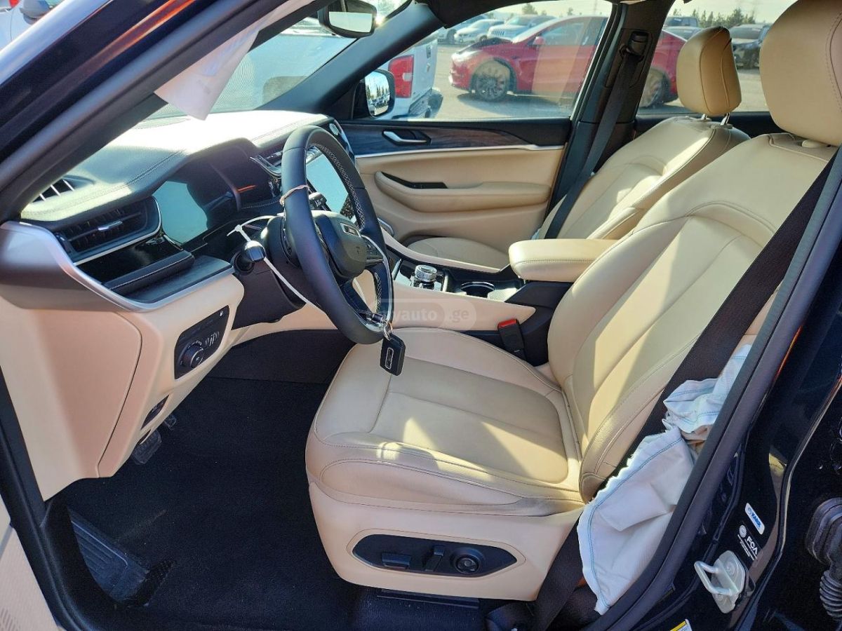 Jeep Grand Cherokee - фото 7