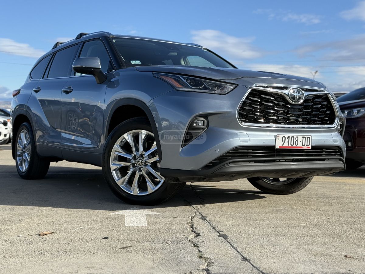 Toyota Highlander - фото 1